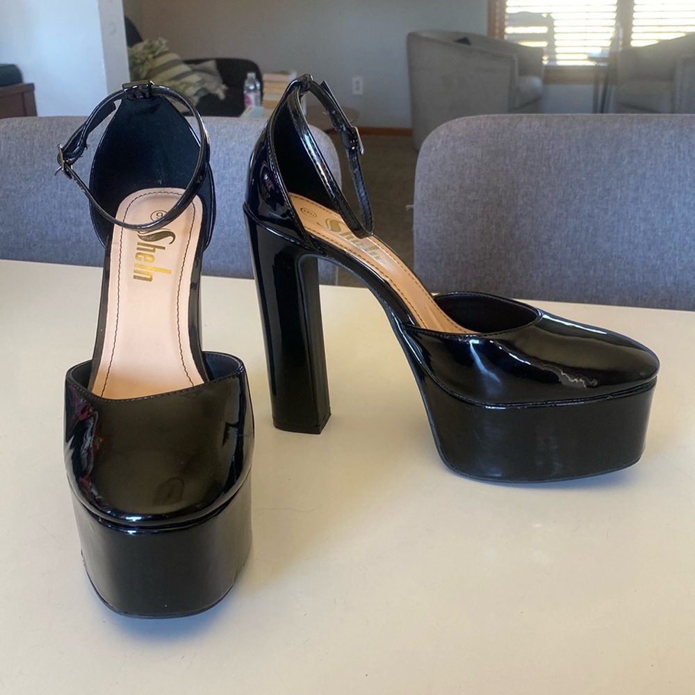 Sheln Black Platform Patent Leather Mary Jane Heels (Size 9)